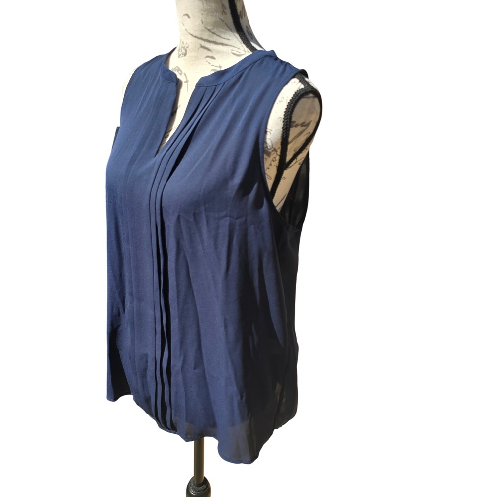 41 Hawthorn -1638 NWT Breyson Pleated Detail Navy Blue Sleeveless Blouse Top L - Picture 4 of 9